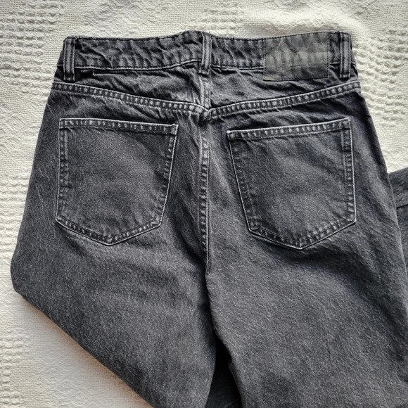 Zara , High-Rise, Mom Leg Ankle Rigid Relaxed Fit Denim Jean - Picture 4 of 10